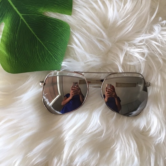 Teardrop Oversized Sunglasses - Picture 2 of 8